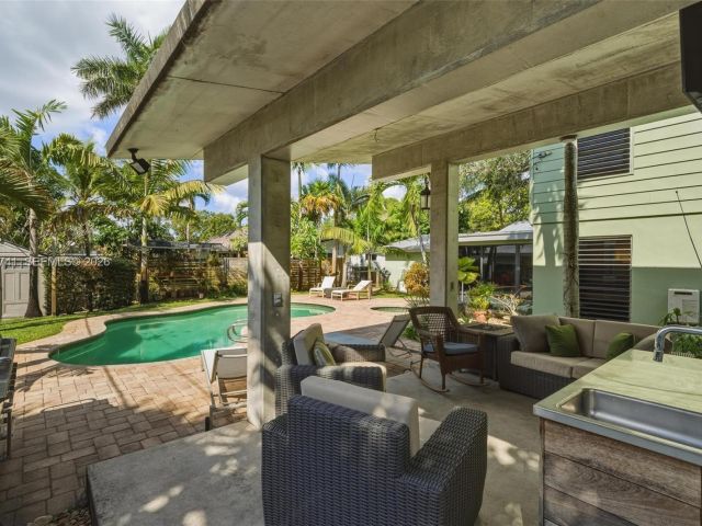 Продажа дома по адресу 1400 SW 12th Ct - фото 7531592