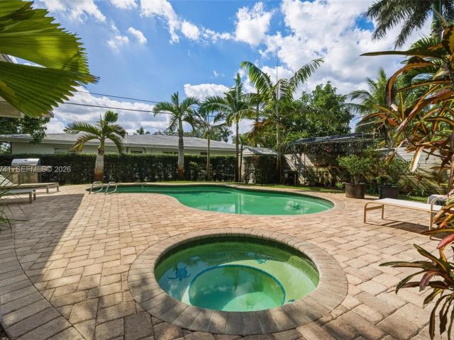 Продажа дома по адресу 1400 SW 12th Ct - фото 7531604