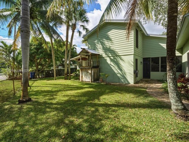 Продажа дома по адресу 1400 SW 12th Ct - фото 7531606