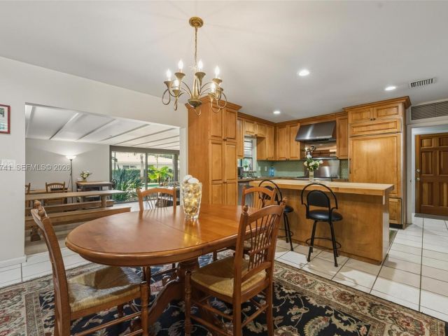 Продажа дома по адресу 1400 SW 12th Ct - фото 7531608