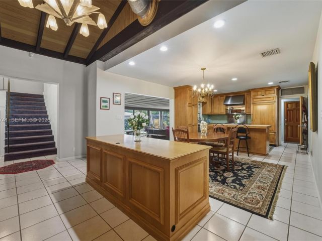 Продажа дома по адресу 1400 SW 12th Ct - фото 7531609