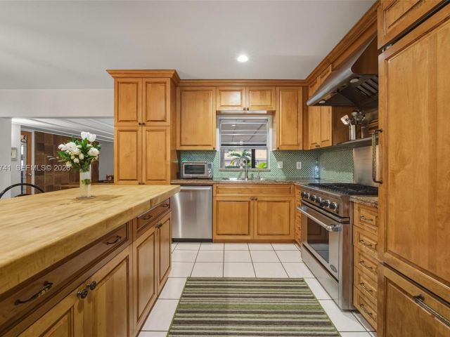 Продажа дома по адресу 1400 SW 12th Ct - фото 7531610