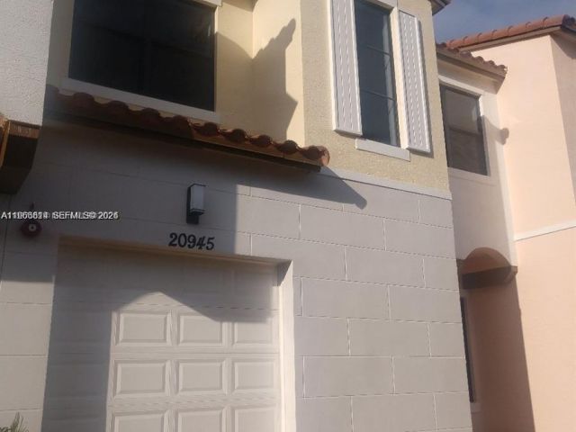 Дом в аренду по адресу 20945 NW 1st Dr 20945 - фото 7445430