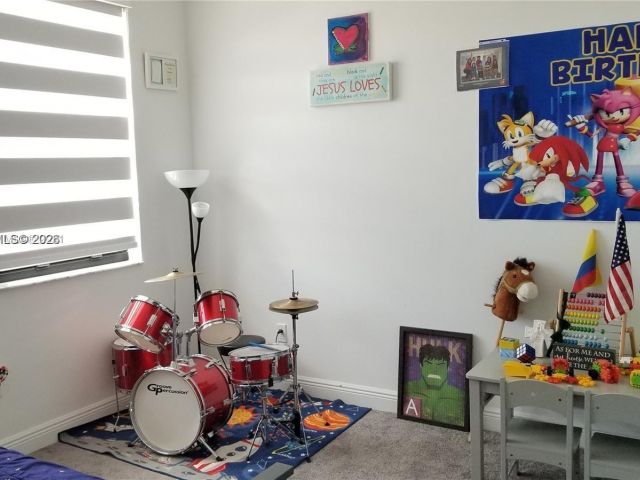 Дом в аренду по адресу 20945 NW 1st Dr 20945 - фото 7445436