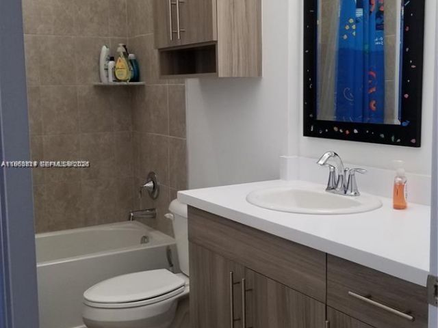 Дом в аренду по адресу 20945 NW 1st Dr 20945 - фото 7445437