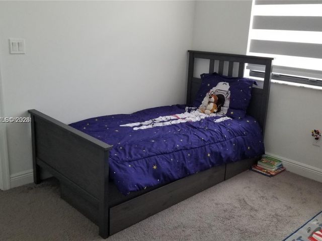 Дом в аренду по адресу 20945 NW 1st Dr 20945 - фото 7445439