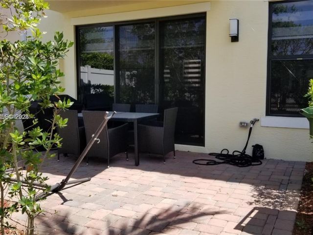 Дом в аренду по адресу 20945 NW 1st Dr 20945 - фото 7445440