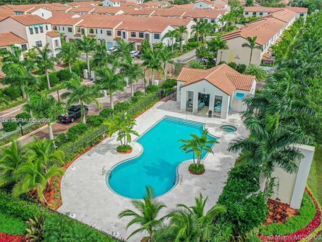 Дом в аренду по адресу 20945 NW 1st Dr 20945 - фото 7445442