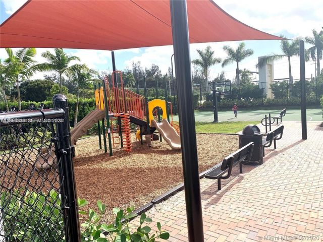 Дом в аренду по адресу 20945 NW 1st Dr 20945 - фото 7445445