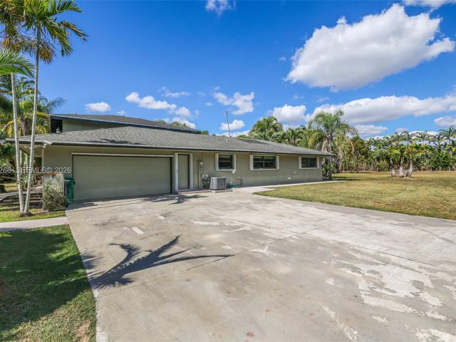 Продажа дома по адресу 18975 SW 224th St - фото 7443843