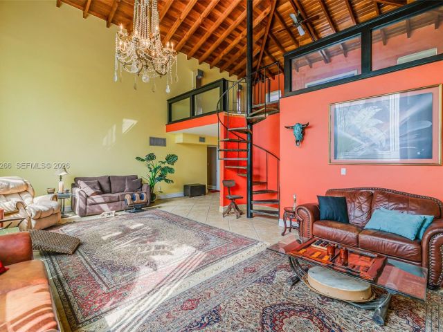 Продажа дома по адресу 18975 SW 224th St - фото 7443847