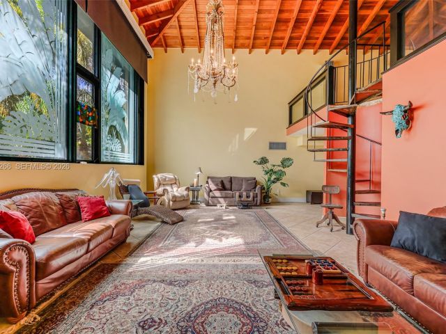 Продажа дома по адресу 18975 SW 224th St - фото 7443848