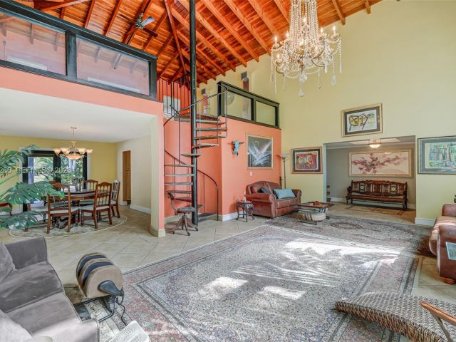 Продажа дома по адресу 18975 SW 224th St - фото 7443850