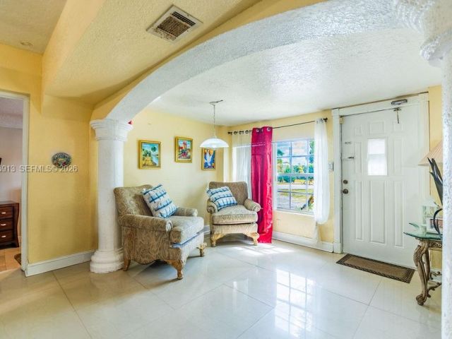 Продажа дома по адресу 6101 Flagler St - фото 7439955