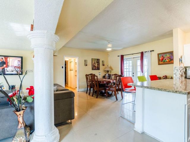 Продажа дома по адресу 6101 Flagler St - фото 7439958