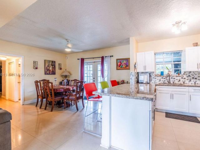 Продажа дома по адресу 6101 Flagler St - фото 7439960