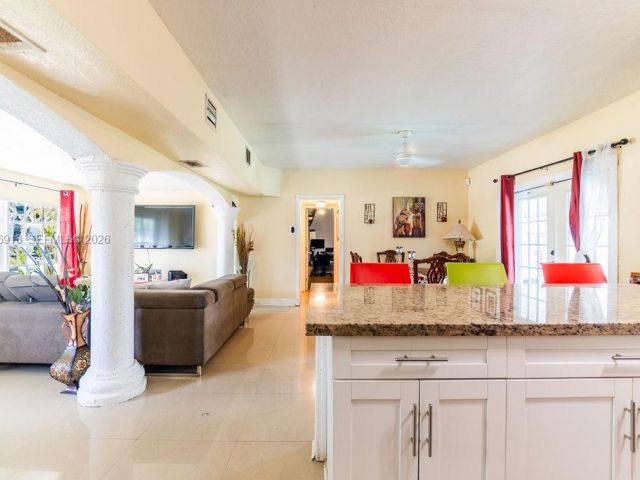 Продажа дома по адресу 6101 Flagler St - фото 7439961