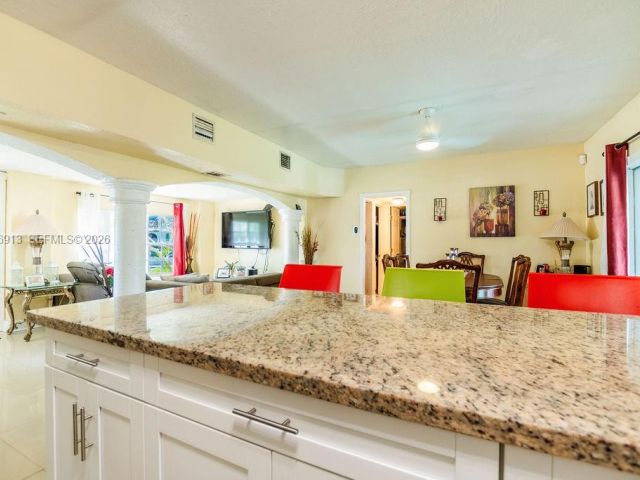 Продажа дома по адресу 6101 Flagler St - фото 7439963