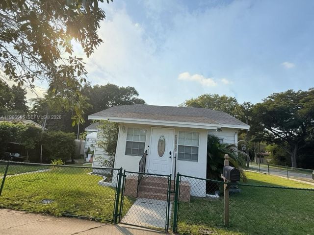 Дом в аренду по адресу 12680 NE 3rd Ave 12680 - фото 7475524