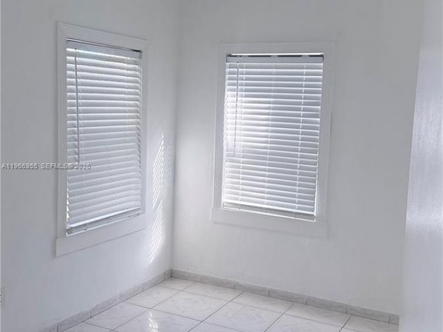 Дом в аренду по адресу 12680 NE 3rd Ave 12680 - фото 7475530