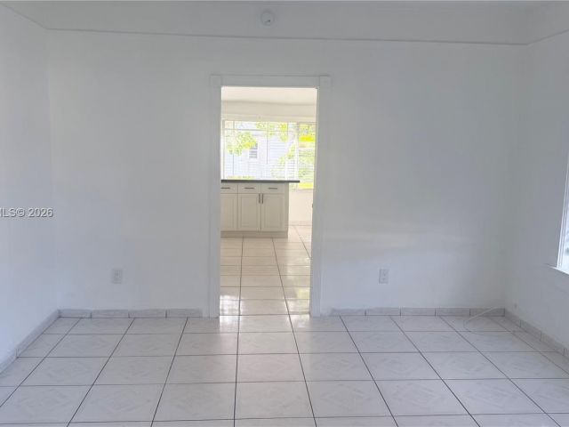 Дом в аренду по адресу 12680 NE 3rd Ave 12680 - фото 7475532