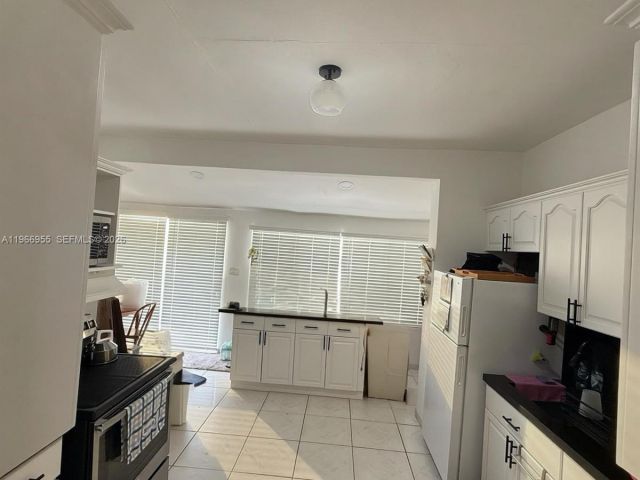 Дом в аренду по адресу 12680 NE 3rd Ave 12680 - фото 7475536