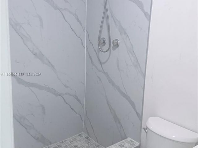 Дом в аренду по адресу 12680 NE 3rd Ave 12680 - фото 7475539