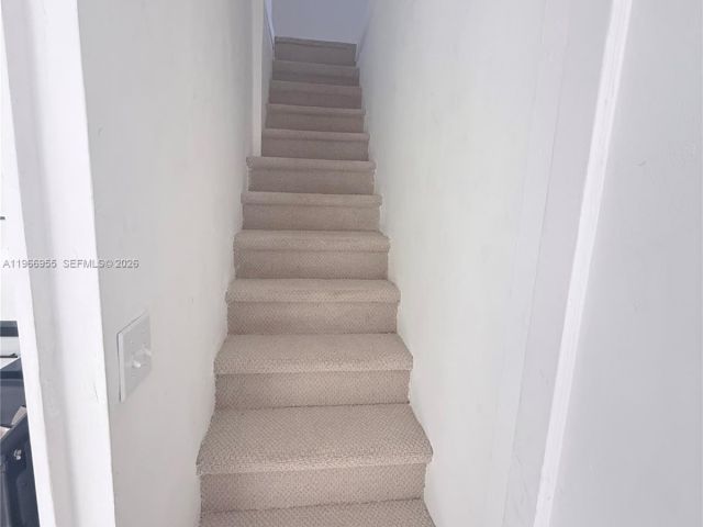 Дом в аренду по адресу 12680 NE 3rd Ave 12680 - фото 7475540