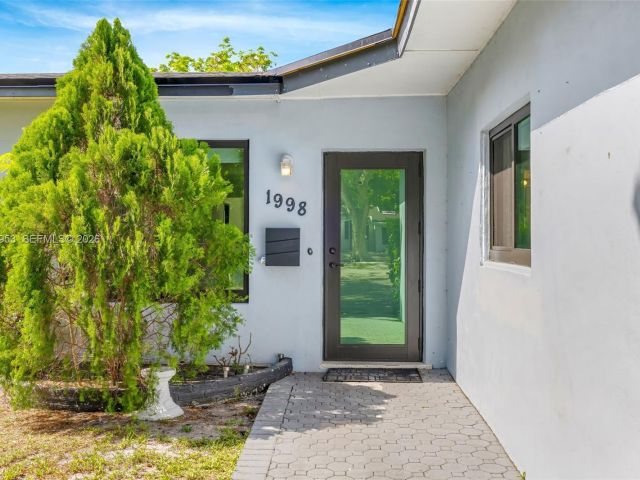 Продажа дома по адресу 1998 NE 180th St - фото 7440053