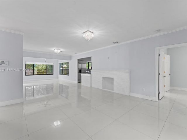 Продажа дома по адресу 1998 NE 180th St - фото 7440056