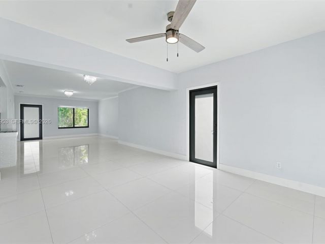 Продажа дома по адресу 1998 NE 180th St - фото 7440058