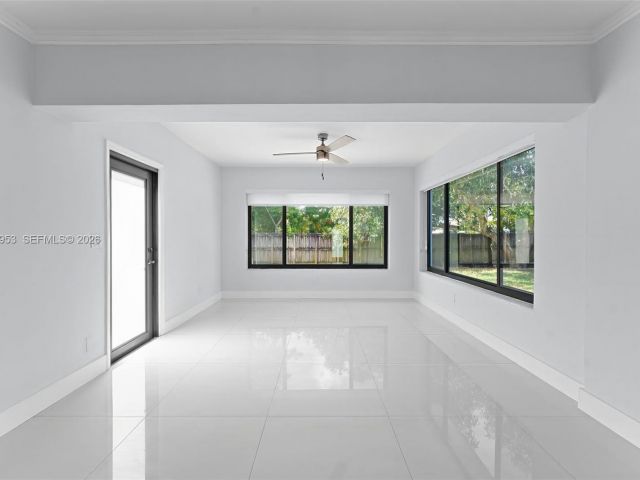 Продажа дома по адресу 1998 NE 180th St - фото 7440059