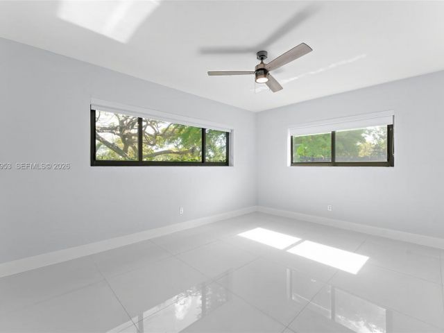 Продажа дома по адресу 1998 NE 180th St - фото 7440060