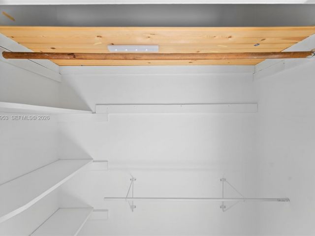 Продажа дома по адресу 1998 NE 180th St - фото 7440062