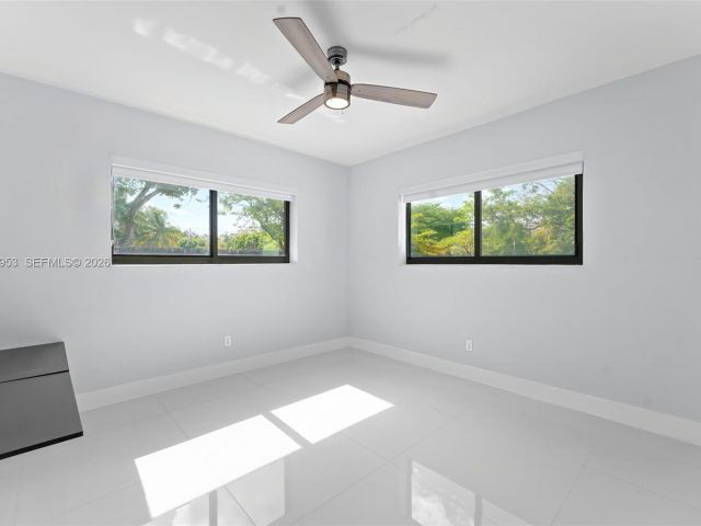 Продажа дома по адресу 1998 NE 180th St - фото 7440063