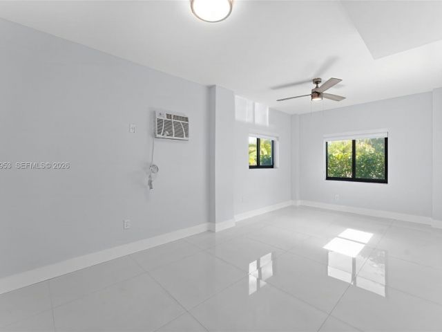 Продажа дома по адресу 1998 NE 180th St - фото 7440066