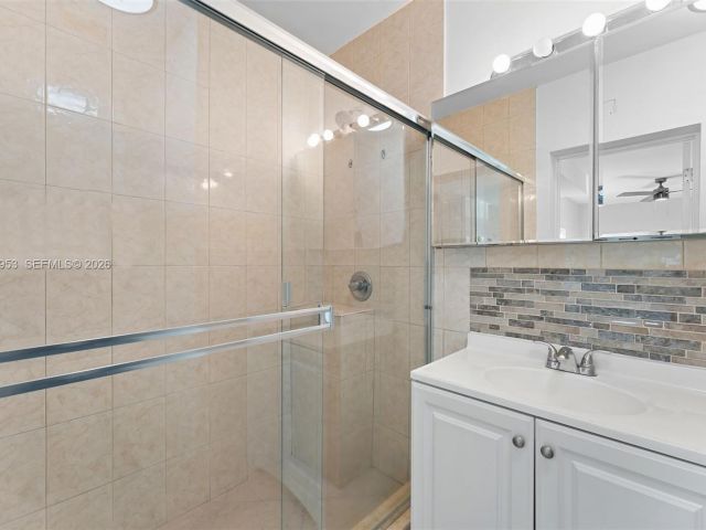 Продажа дома по адресу 1998 NE 180th St - фото 7440068