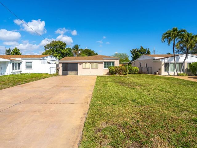 Продажа дома по адресу 1763 NE 180th St - фото 7441171