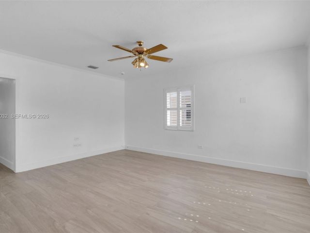 Продажа дома по адресу 1763 NE 180th St - фото 7441176