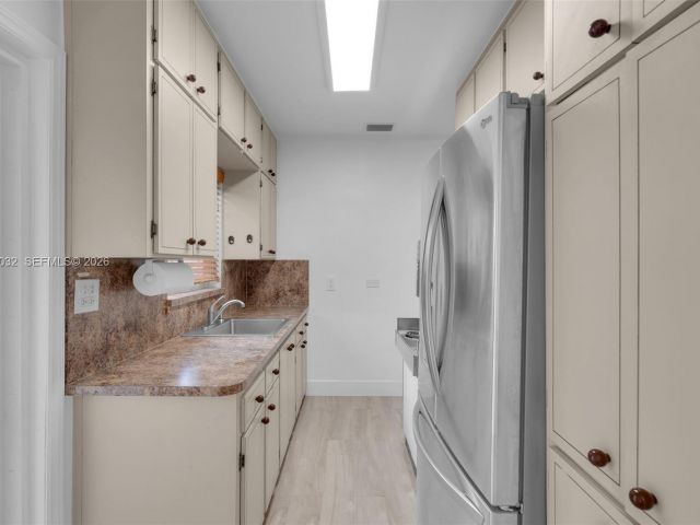 Продажа дома по адресу 1763 NE 180th St - фото 7441180