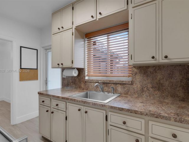 Продажа дома по адресу 1763 NE 180th St - фото 7441181