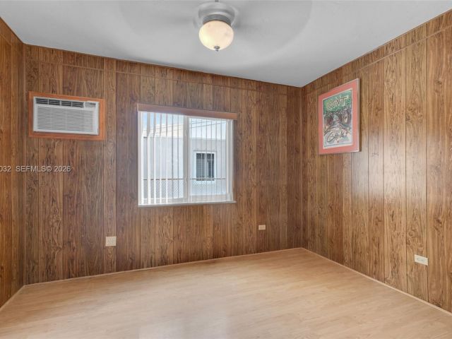 Продажа дома по адресу 1763 NE 180th St - фото 7441182