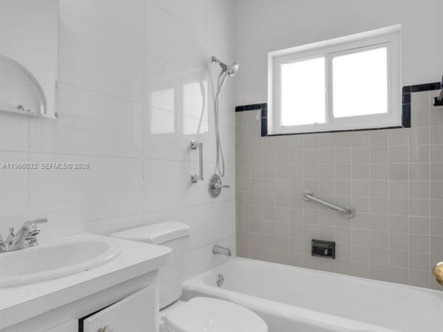 Продажа дома по адресу 1763 NE 180th St - фото 7441188