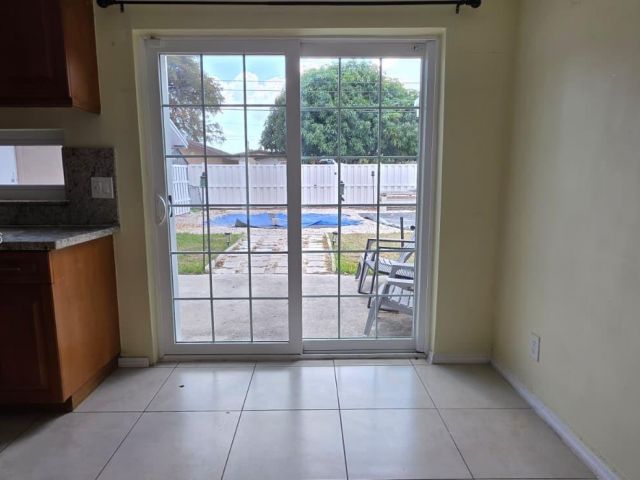 Дом в аренду по адресу 5900 Atlanta St - фото 7472244