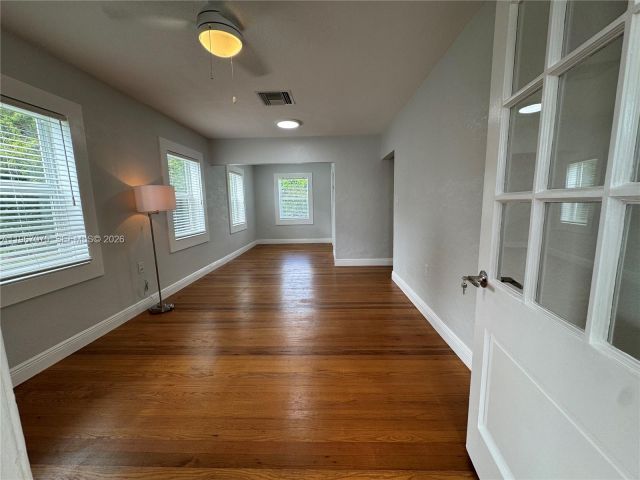 Дом в аренду по адресу 51 Montilla Ave - фото 7525477