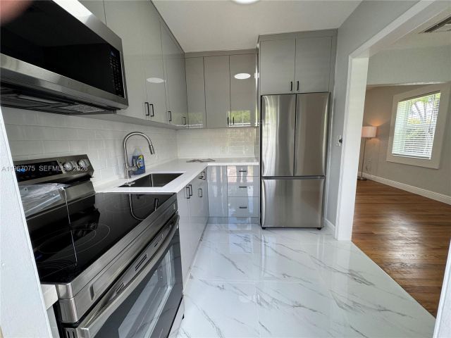 Дом в аренду по адресу 51 Montilla Ave - фото 7525478