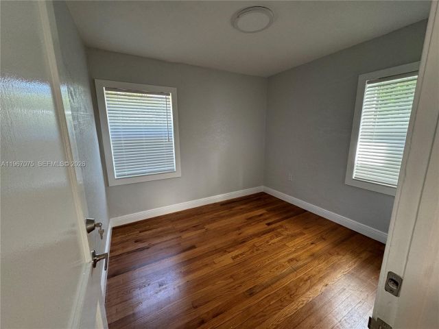 Дом в аренду по адресу 51 Montilla Ave - фото 7525487