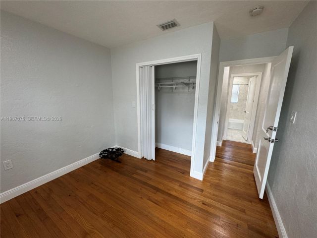 Дом в аренду по адресу 51 Montilla Ave - фото 7525489