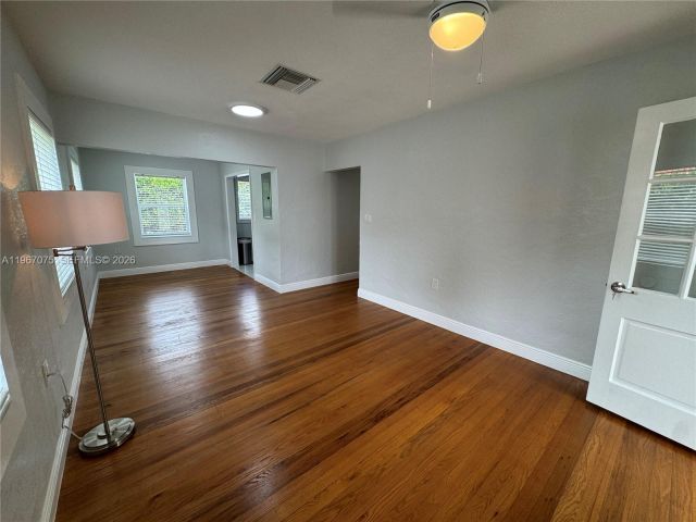 Дом в аренду по адресу 51 Montilla Ave - фото 7525490