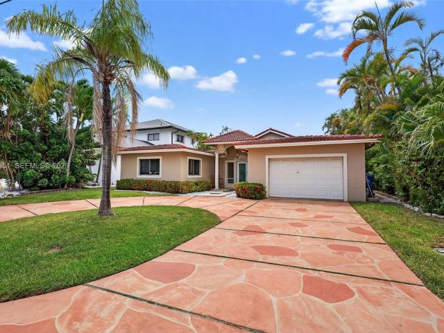 Продажа дома по адресу 317 S Riverside Dr - фото 7478731